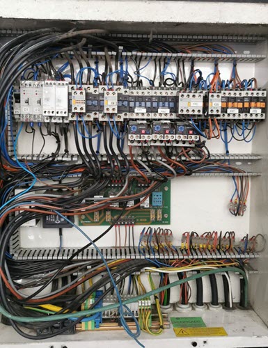 Instalaciones eléctricas, climatización y lampista. Electricista autorizado para averías, placas solares, domótica, puntos de carga. Climatización, aire acondicionado, aerotermia, calefacción, agua, lampisteria.