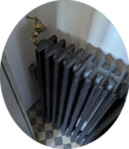 Instalaciones eléctricas, climatización y lampista. Electricista autorizado para averías, placas solares, domótica, puntos de carga. Climatización, aire acondicionado, aerotermia, calefacción, agua, lampisteria.