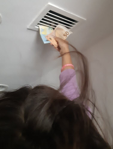 Instalaciones eléctricas, climatización y lampista. Electricista autorizado para averías, placas solares, domótica, puntos de carga. Climatización, aire acondicionado, aerotermia, calefacción, agua, lampisteria.