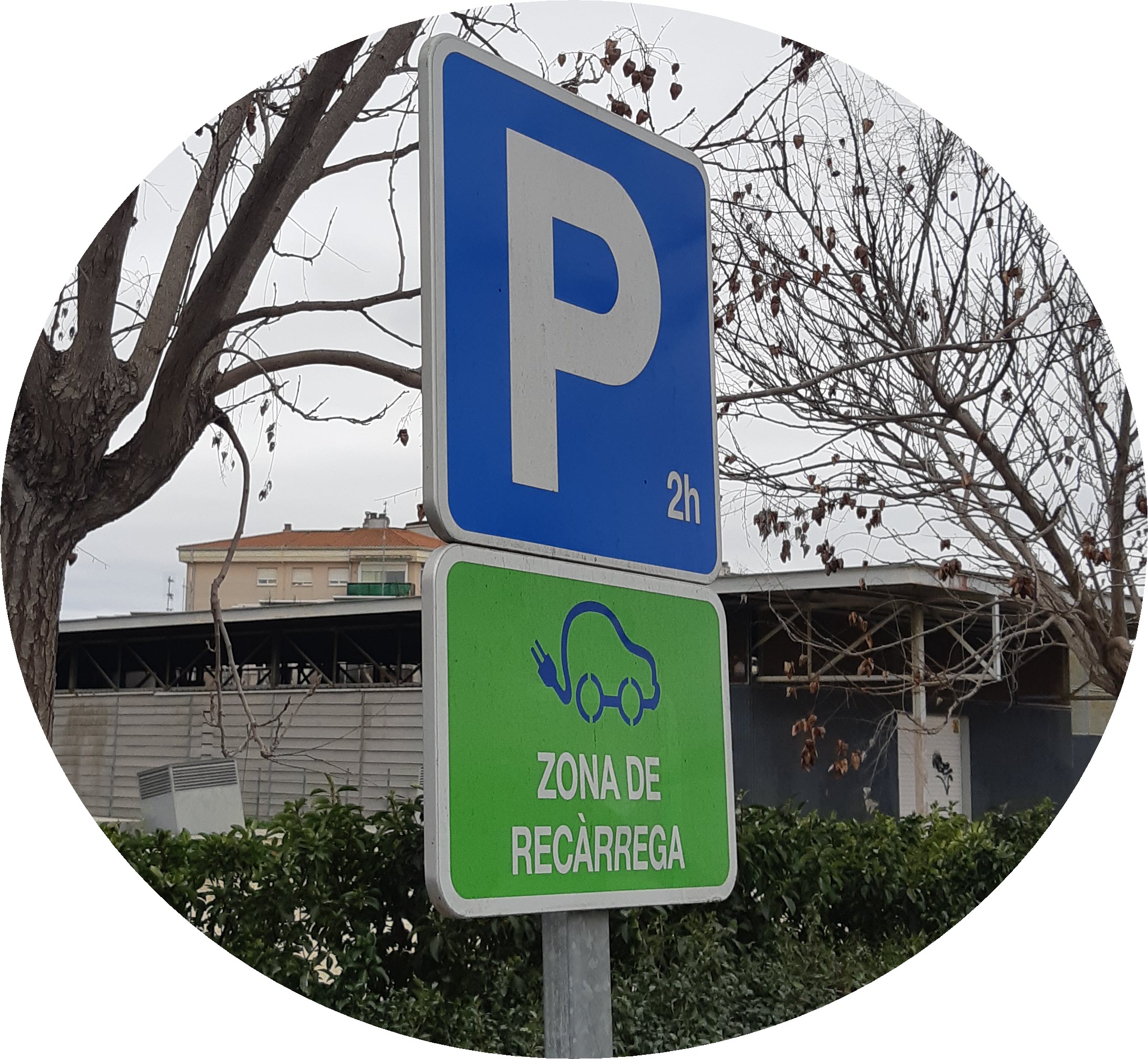 Instalaciones eléctricas, climatización y lampista. Electricista autorizado para averías, placas solares, domótica, puntos de carga. Climatización, aire acondicionado, aerotermia, calefacción, agua, lampisteria.