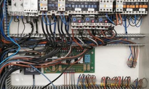 Instal·lacions elèctriques, climatització i lampista. Electricista autoritzat per avaries, plaques solars, domòtica, punts de càrrega. Climatització, aire condicionat, aerotèrmia, calefacció, aigua, lampisteria.