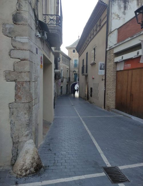 Instalaciones eléctricas, climatización y lampista en el Vendrell. Electricista autorizado para averías, placas solares, domótica, puntos de carga. Climatización, aire acondicionado, aerotermia, calefacción, agua, lampisteria.